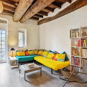 Avec Balcon Et Wifi A Les Avignon Appartement