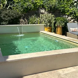Cosy Avec Piscine ,parking Et Jardin Appartement